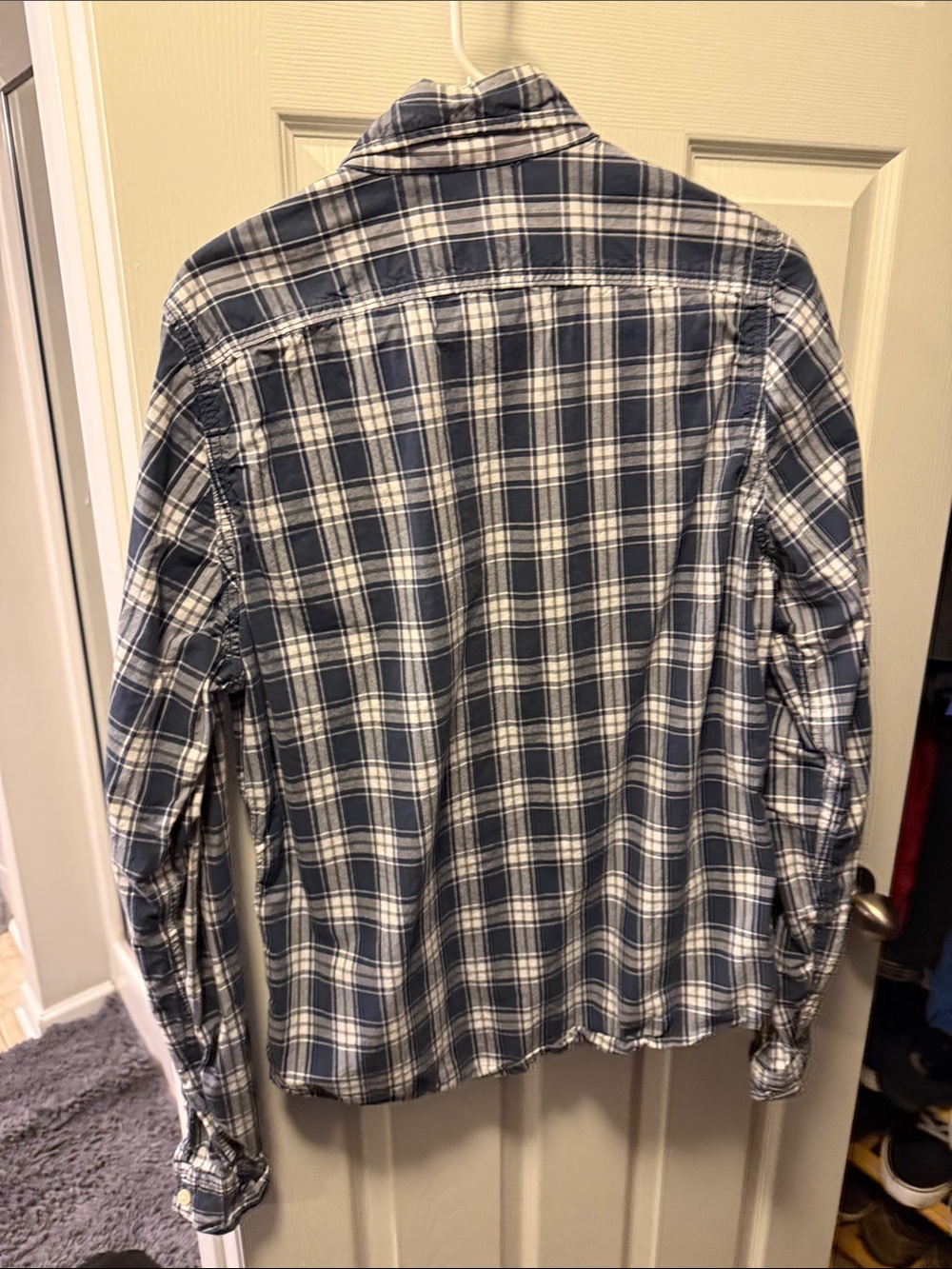 Abercrombie & Fitch Navy and White Plaid Button-Down Shirt - Picture 4 of 4
